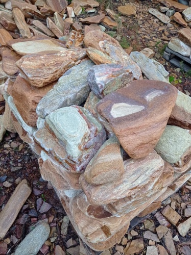 Златолит жёлтый, жёлто-зелёный глыбки и валуны для ланшафтного дизайна купить в Нижней Туре