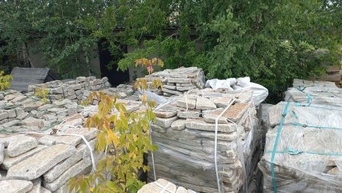 Плитняк галтованный гранитный для ландшафтного дизайна купить в Нижней Туре