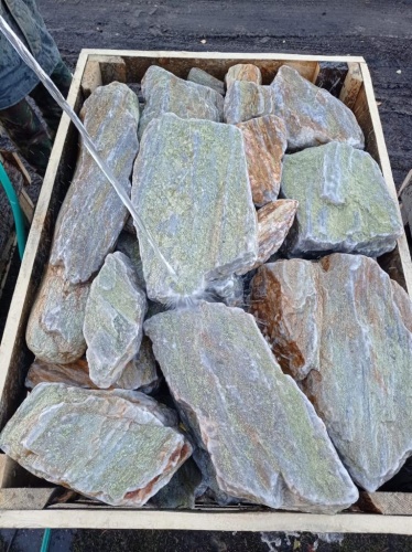 Златолит жёлтый, жёлто-зелёный глыбки и валуны для ланшафтного дизайна купить в Нижней Туре