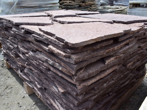 Плитняк лемезит бордовый для облицовки цоколя 20-25 мм  купить в Нижней Туре