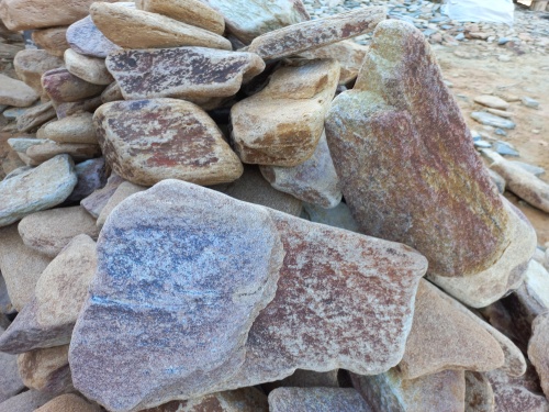 Златолит жёлтый, жёлто-зелёный глыбки и валуны для ланшафтного дизайна купить в Нижней Туре