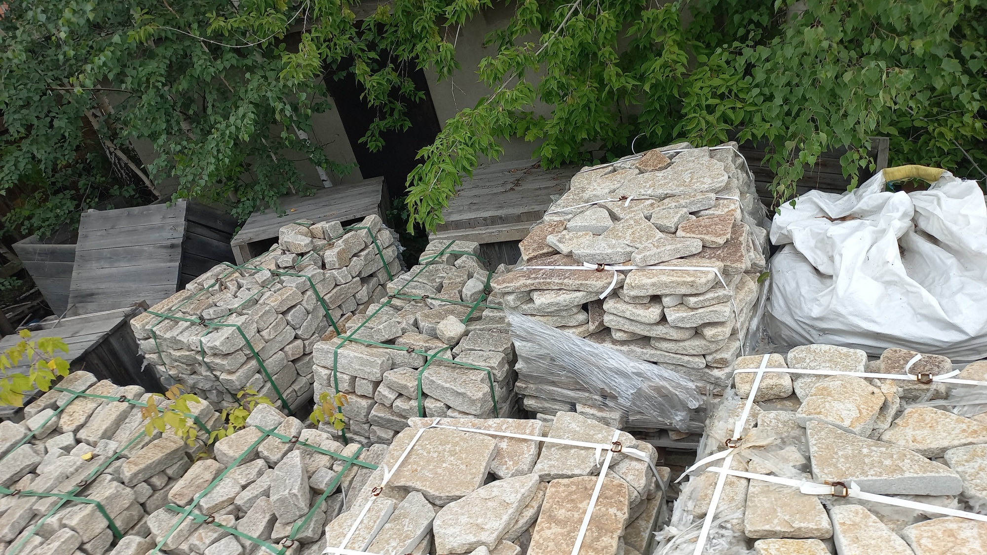 Плитняк гранитный галтованный купить в Нижней Туре