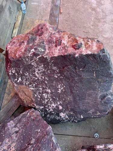 Камни для ландшафтного дизайна красно-фиолетовые 10-60 килограмм купить в Нижней Туре