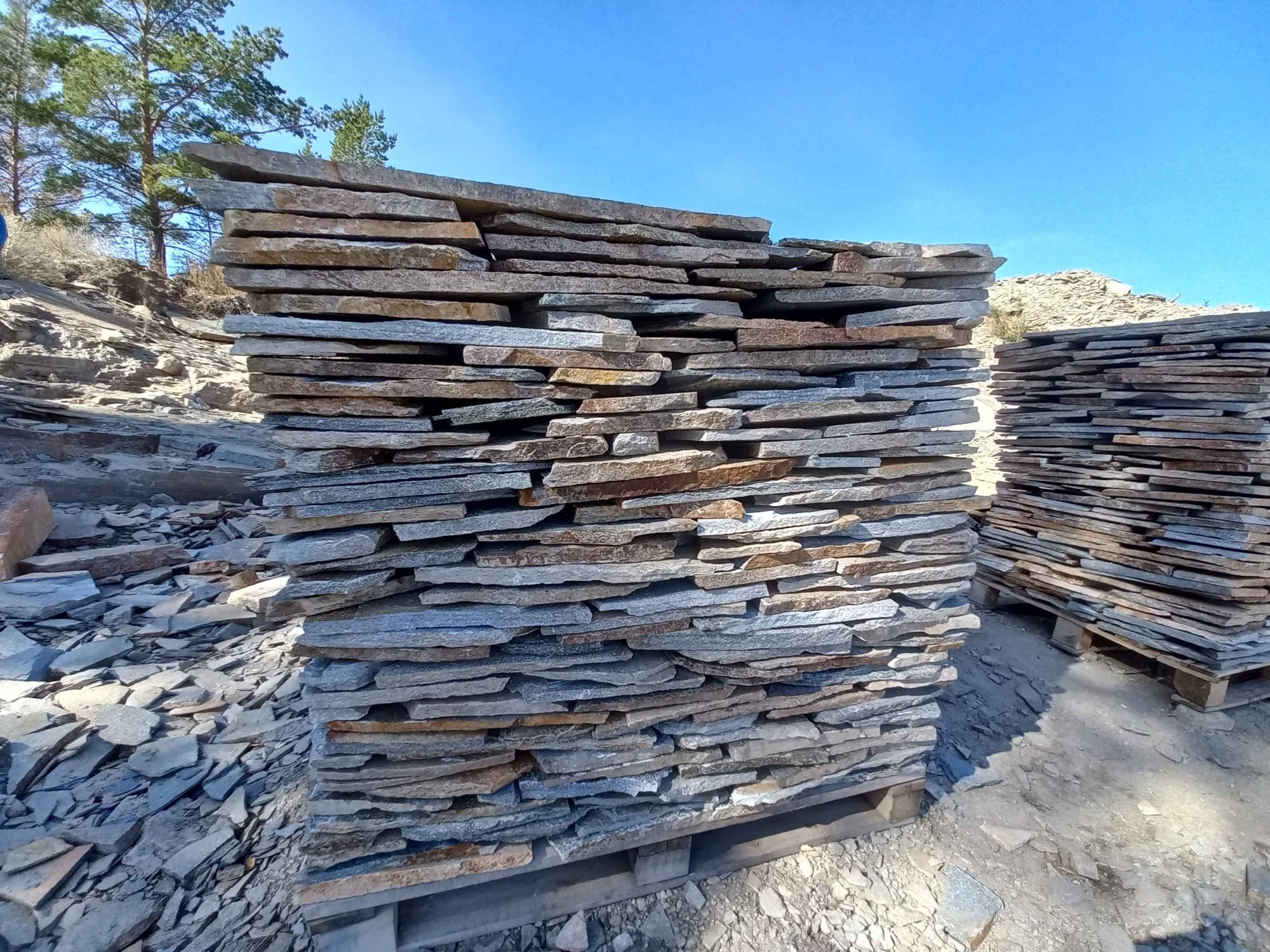 Плитняк златолит серебристый для фасада купить в Нижней Туре