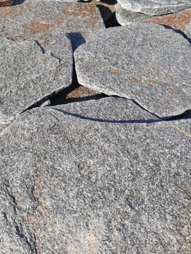 Златолит серебристый галтованный для лестниц купить в Нижней Туре