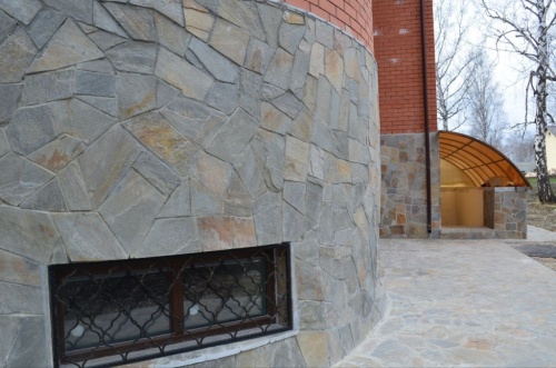 Плитняк златолит Уральский для цоколя, отмостки купить в Нижней Туре